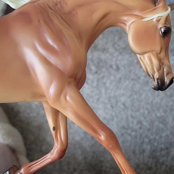 Breyer Model Horse - Picture 4 of 5